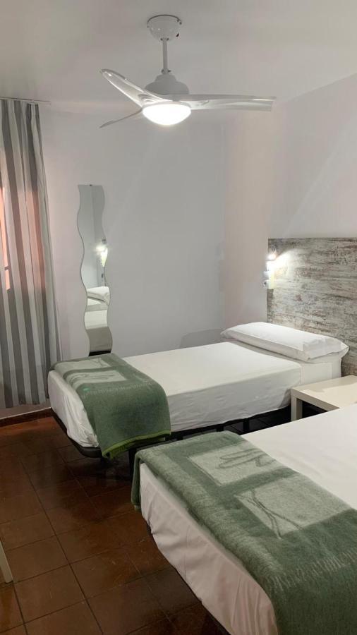 Casa De Huespedes Almansa Hotel Madrid Bagian luar foto
