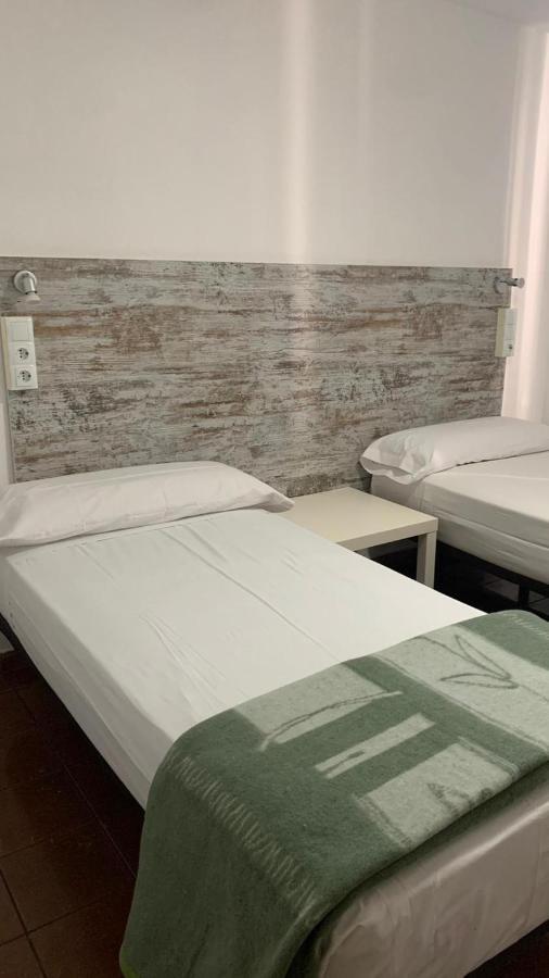 Casa De Huespedes Almansa Hotel Madrid Bagian luar foto