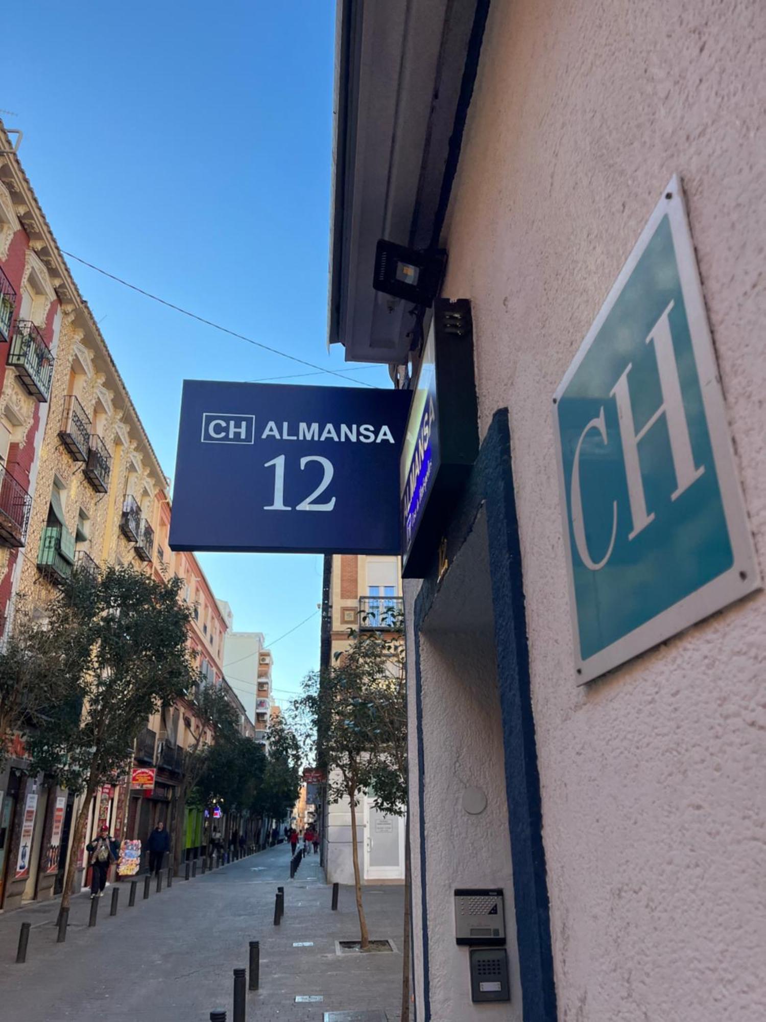 Casa De Huespedes Almansa Hotel Madrid Bagian luar foto