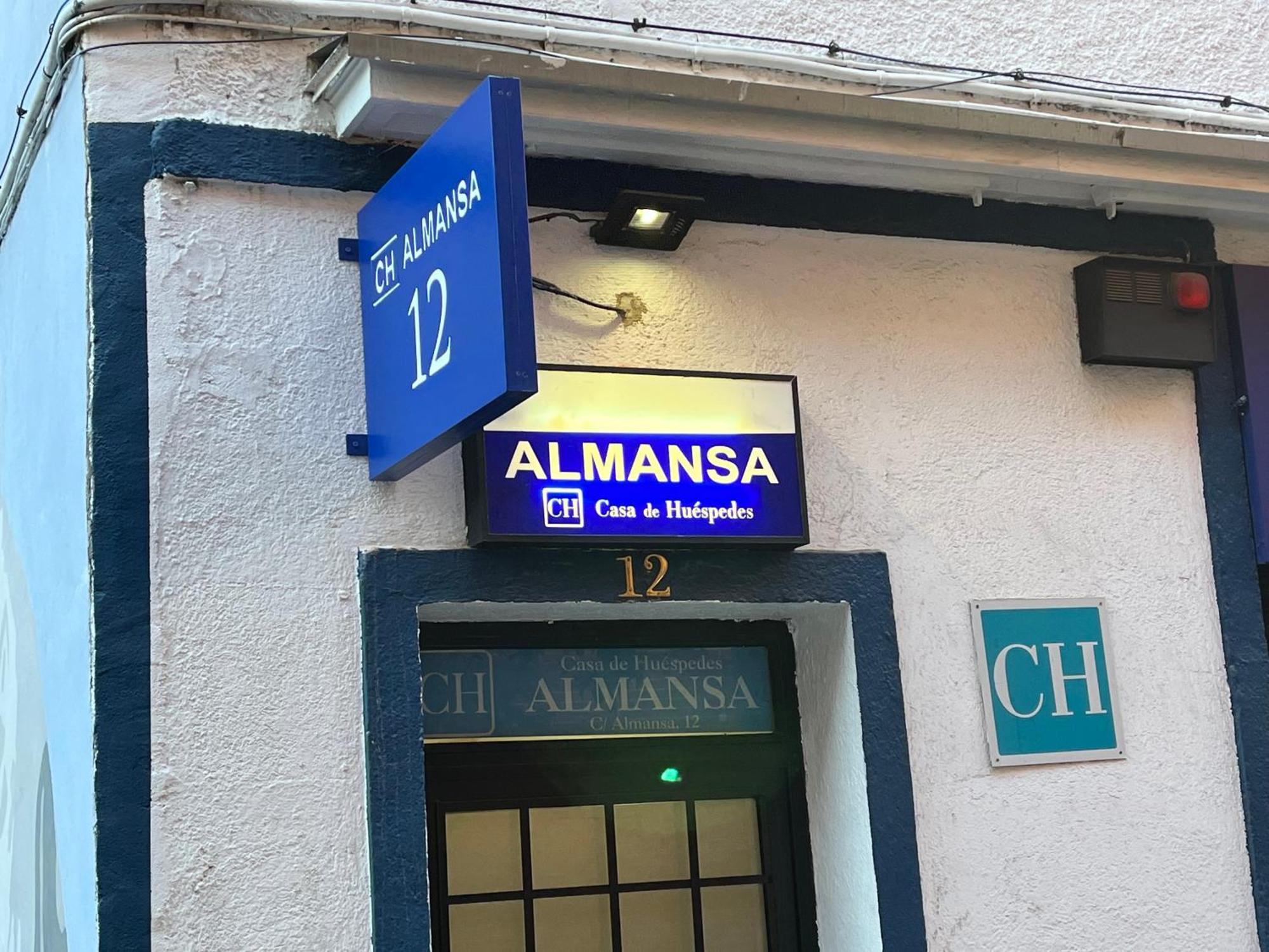 Casa De Huespedes Almansa Hotel Madrid Bagian luar foto