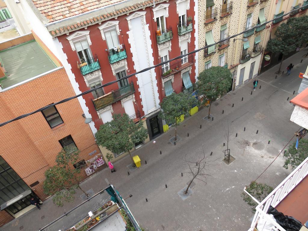 Casa De Huespedes Almansa Hotel Madrid Bagian luar foto