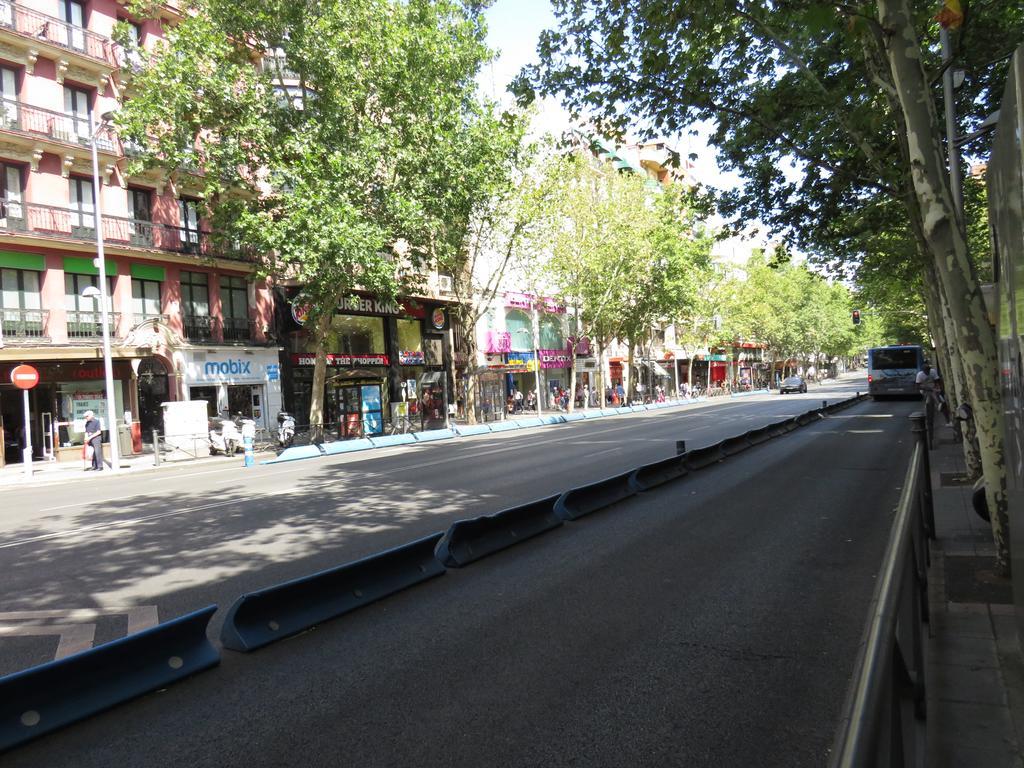 Casa De Huespedes Almansa Hotel Madrid Bagian luar foto