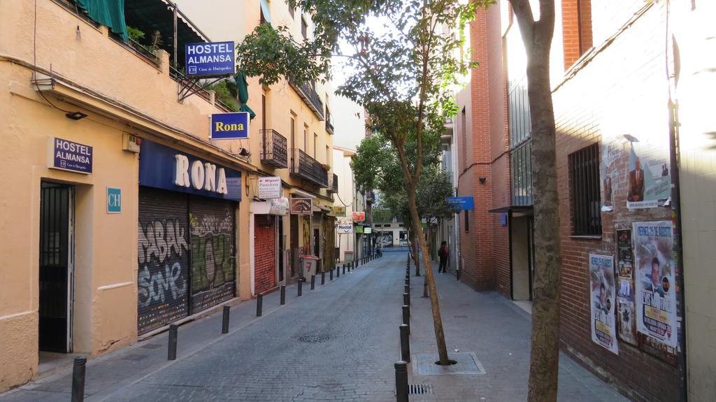 Casa De Huespedes Almansa Hotel Madrid Bagian luar foto